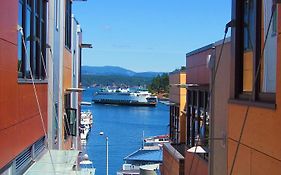 Island Inn At 123 West